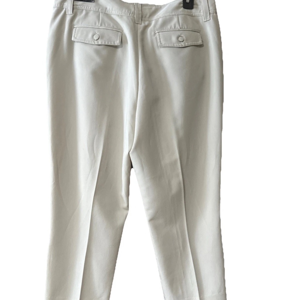Larry Levine Women's Ivory Cropped Pants with button accents